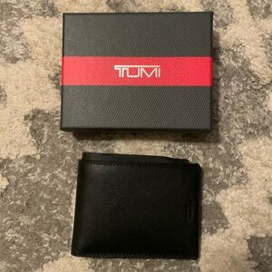 NWT Tumi Nassau Double Billfold Wallet